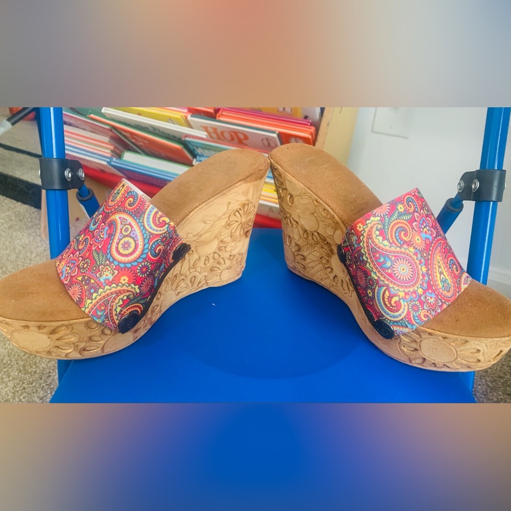 Chula Shoes & Accessory (4 Sets) see pics for any imperfections